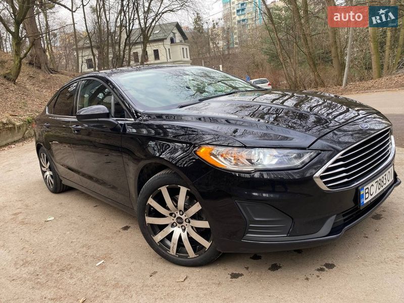 Седан Ford Fusion 2019 в Львове