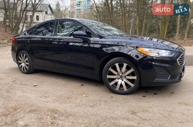 Седан Ford Fusion 2019 в Львове