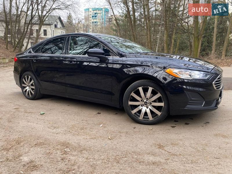 Седан Ford Fusion 2019 в Львове