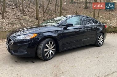 Седан Ford Fusion 2019 в Львове