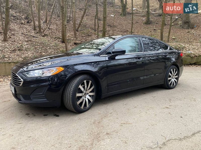 Седан Ford Fusion 2019 в Львове