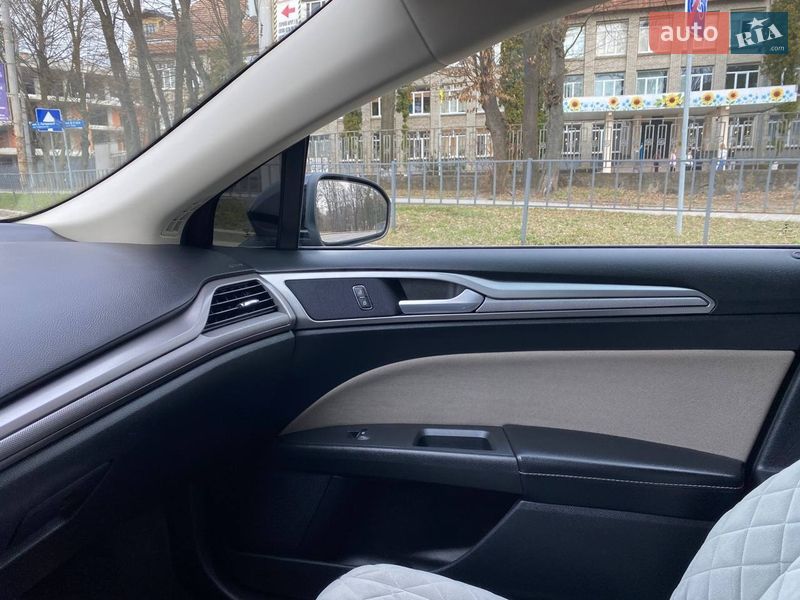 Седан Ford Fusion 2019 в Львове