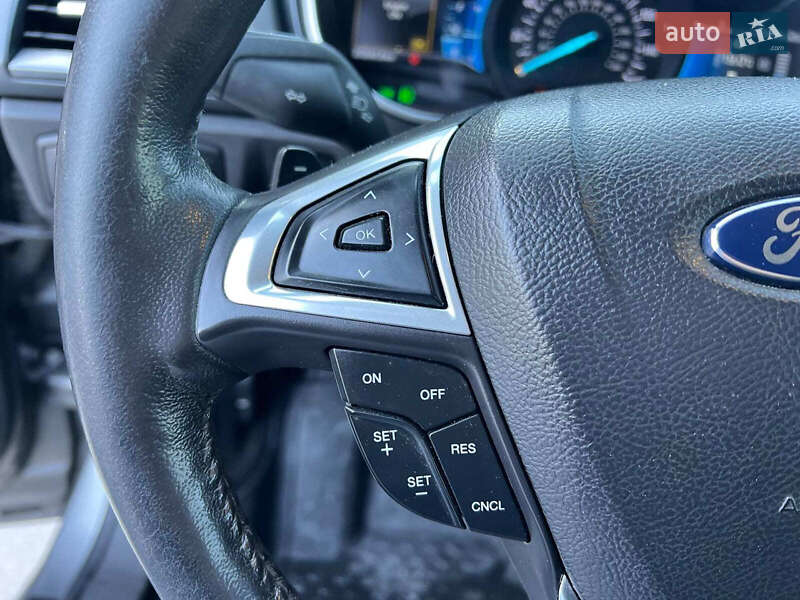 Седан Ford Fusion 2014 в Львові