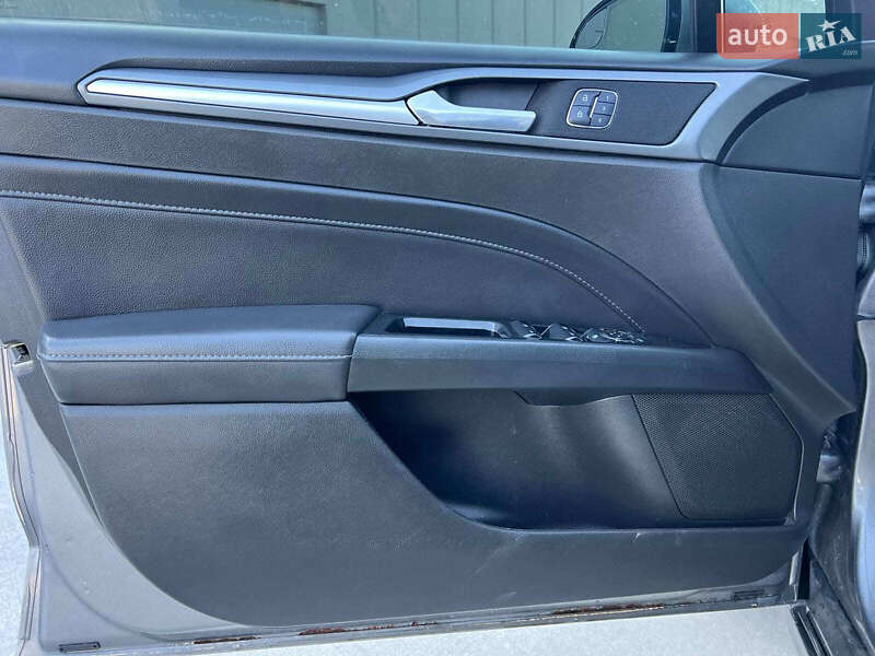 Седан Ford Fusion 2014 в Львові