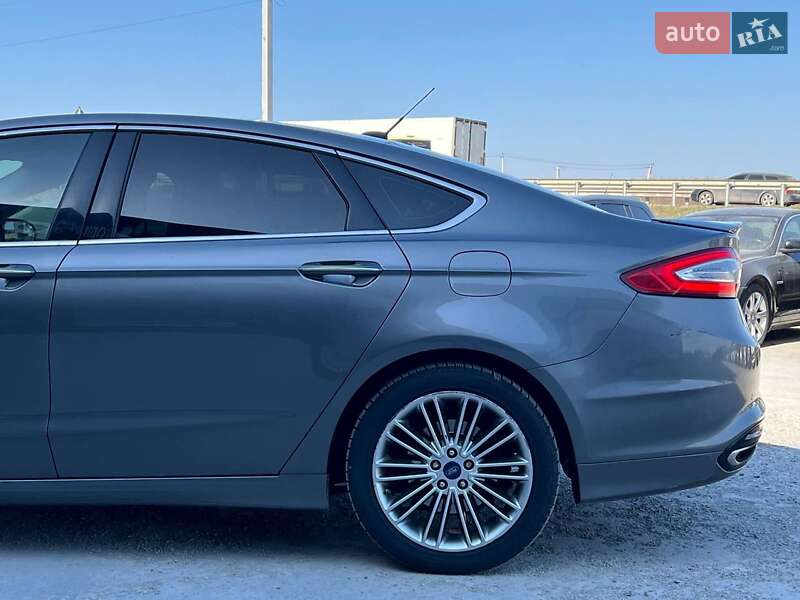 Седан Ford Fusion 2014 в Львові