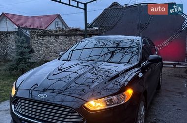 Седан Ford Fusion 2013 в Чернівцях