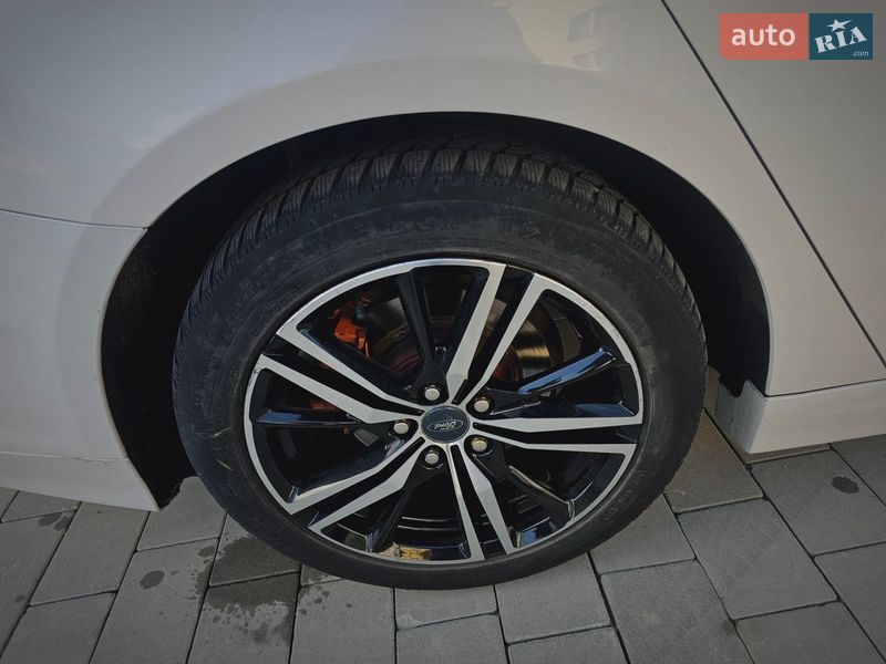 Седан Ford Fusion 2014 в Львове