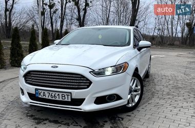 Седан Ford Fusion 2015 в Бучі