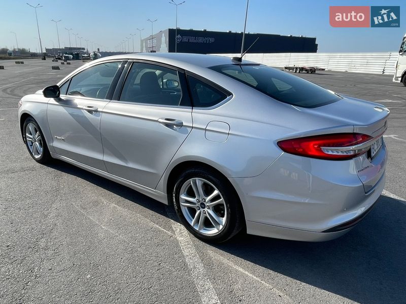 Седан Ford Fusion 2018 в Львове