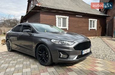 Седан Ford Fusion 2012 в Микуличине