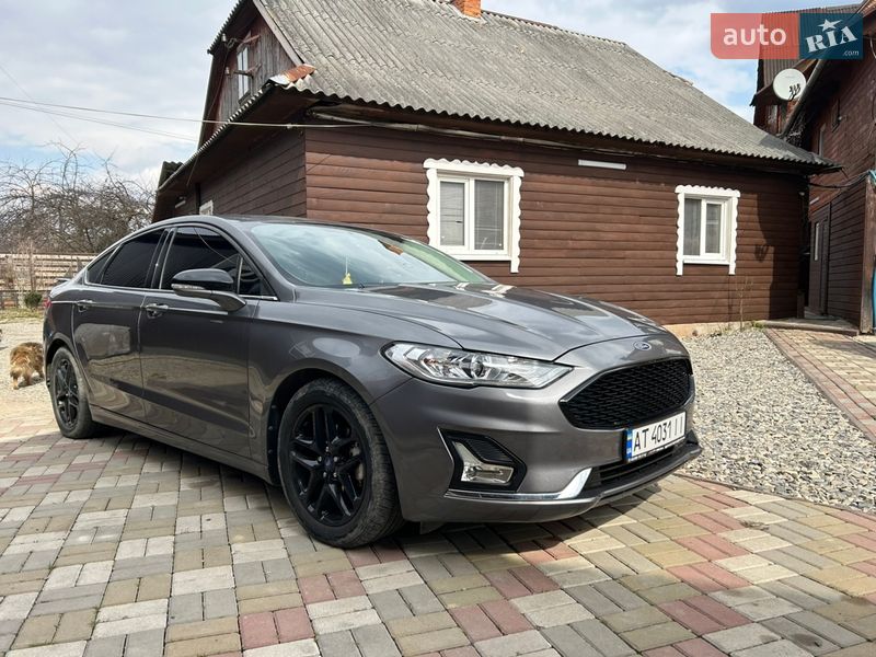 Седан Ford Fusion 2012 в Микуличине