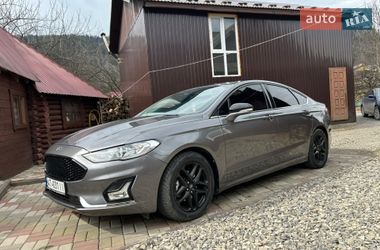 Седан Ford Fusion 2012 в Микуличине