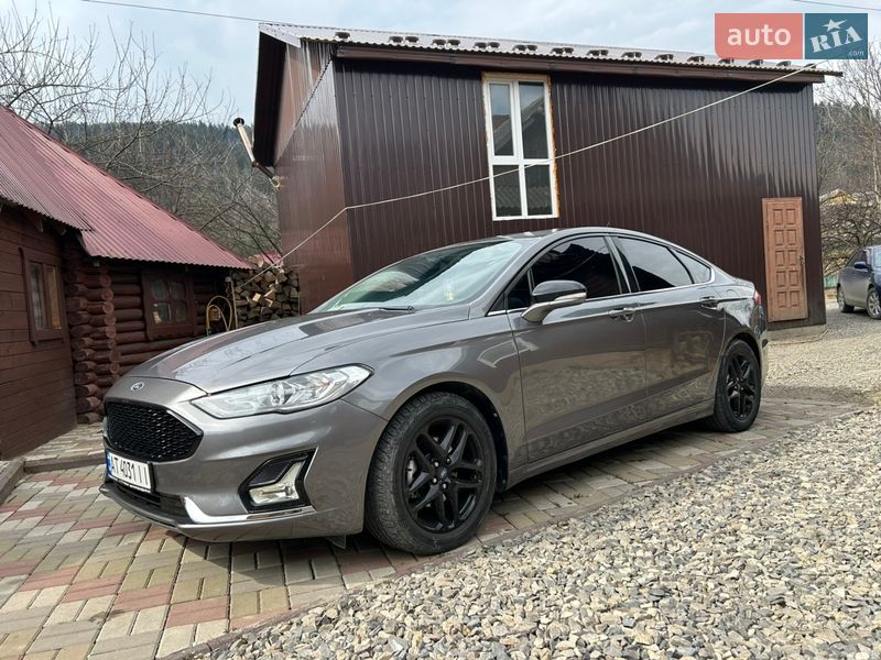 Седан Ford Fusion 2012 в Микуличине