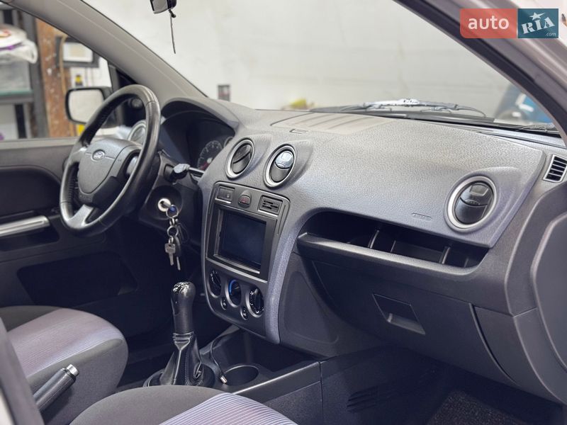 Хэтчбек Ford Fusion 2007 в Стрые