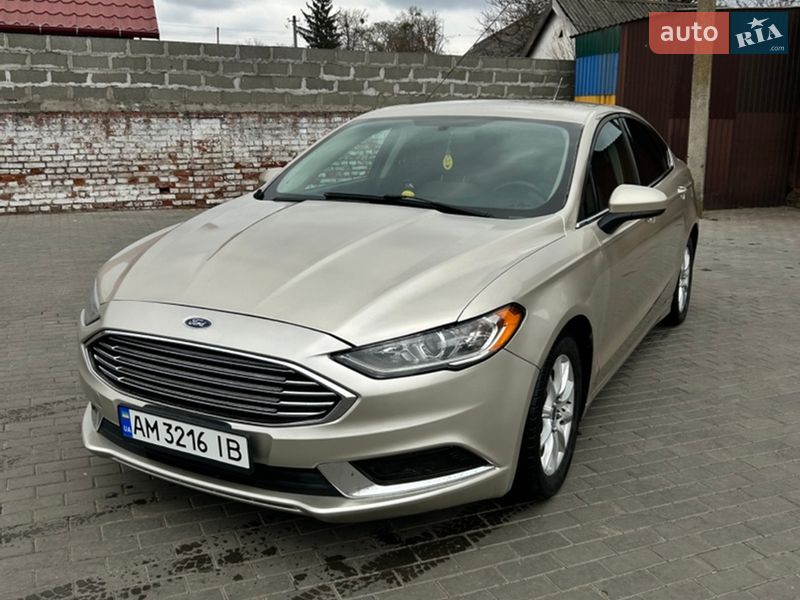 Седан Ford Fusion 2016 в Малині