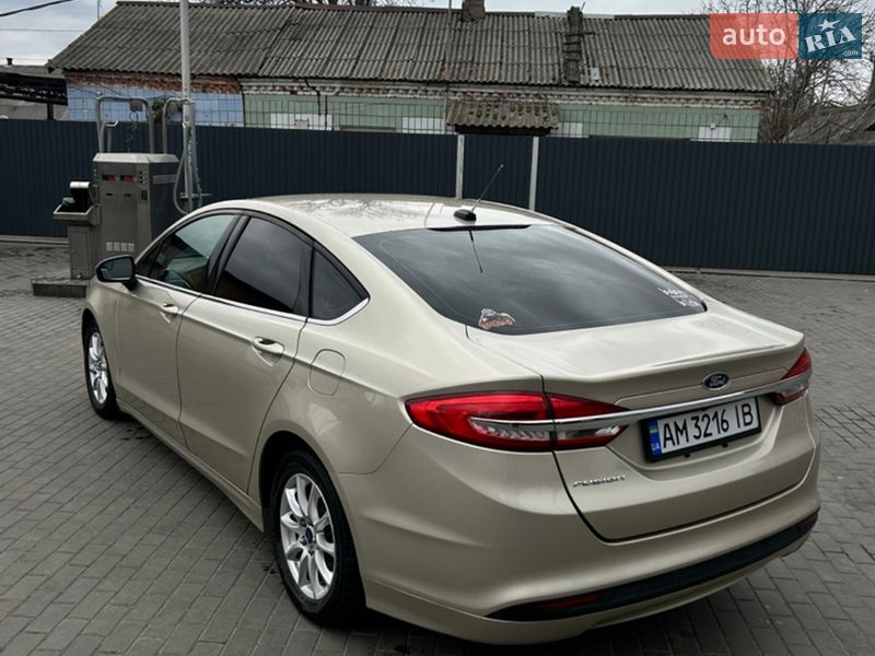 Седан Ford Fusion 2016 в Малині