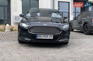 Седан Ford Fusion 2015 в Рівному