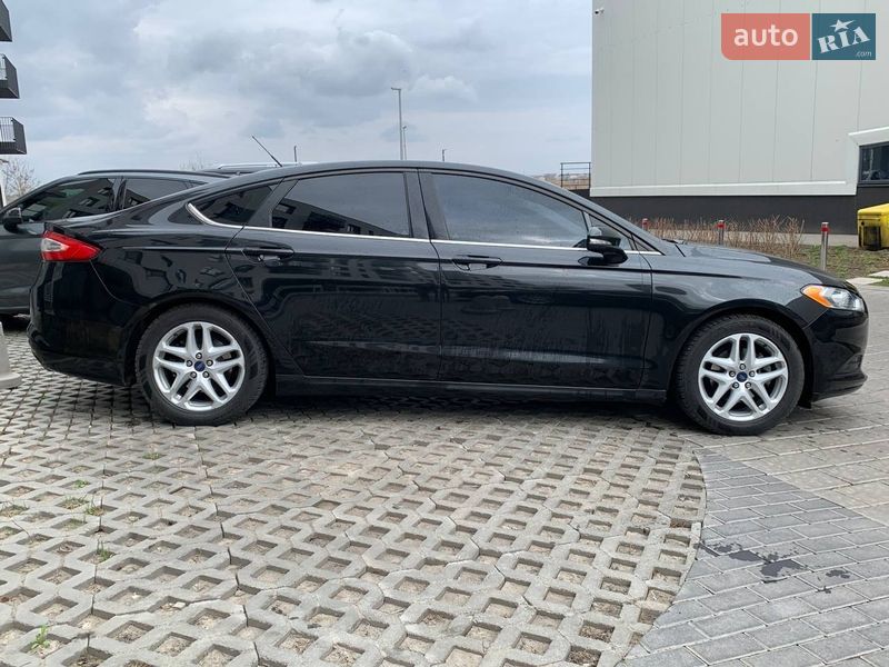 Седан Ford Fusion 2015 в Рівному