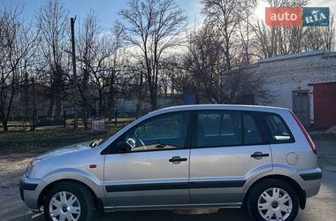 Хэтчбек Ford Fusion 2006 в Хороле