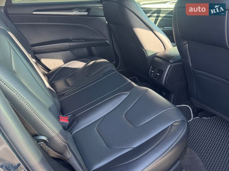 Седан Ford Fusion 2020 в Олександрії