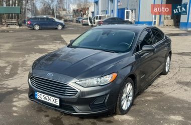 Седан Ford Fusion 2019 в Тростянце