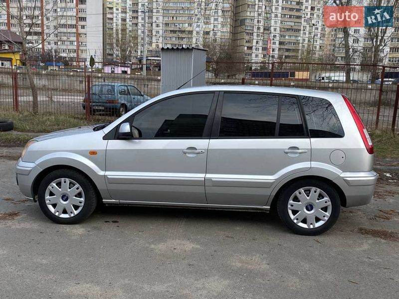 Хэтчбек Ford Fusion 2011 в Киеве