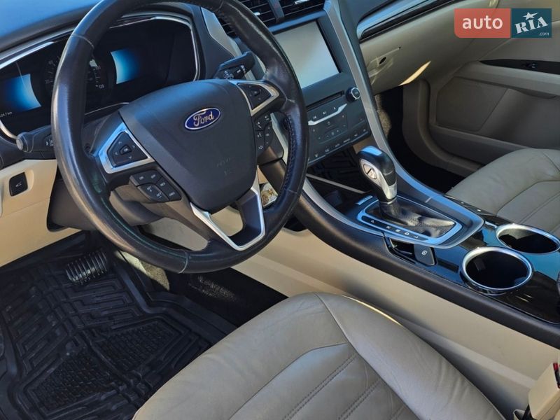 Седан Ford Fusion 2013 в Ужгороді