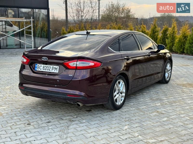 Седан Ford Fusion 2013 в Жовкві