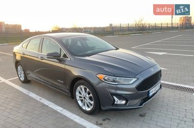 Седан Ford Fusion 2019 в Одесі