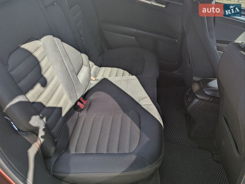 Седан Ford Fusion 2013 в Староконстантинове
