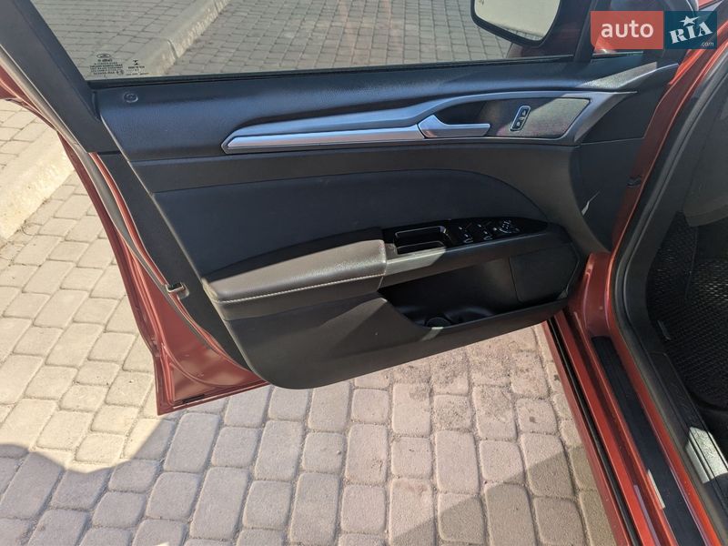 Седан Ford Fusion 2013 в Староконстантинове