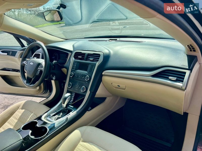 Седан Ford Fusion 2015 в Горішніх Плавнях