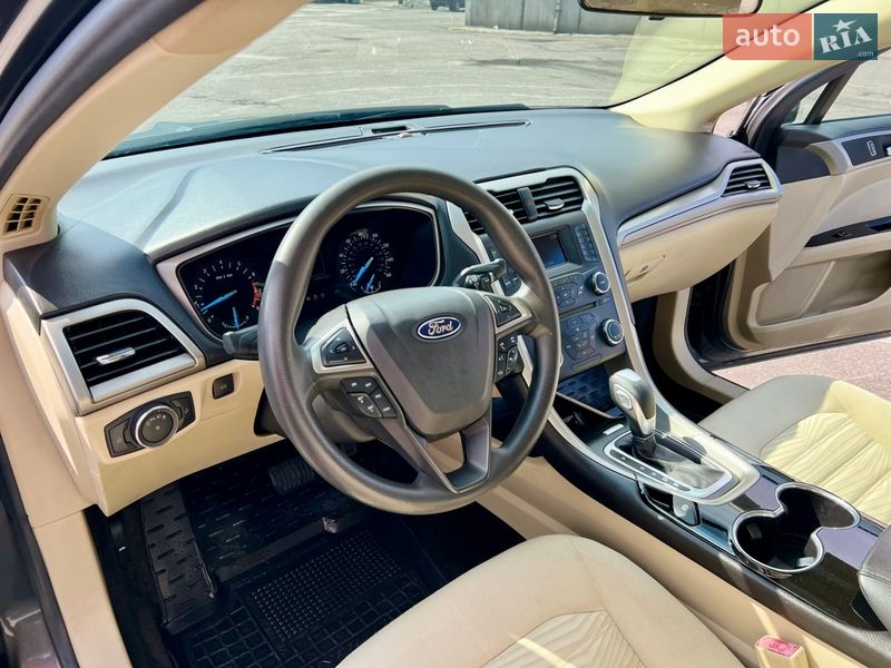 Седан Ford Fusion 2015 в Горішніх Плавнях