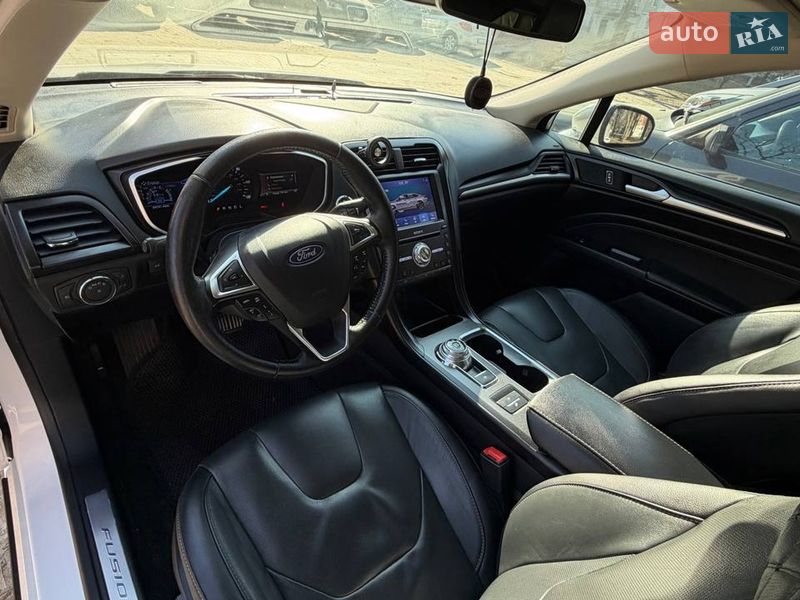 Седан Ford Fusion 2019 в Львове