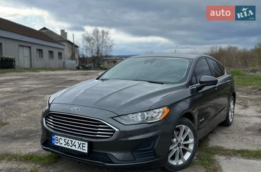 Седан Ford Fusion 2019 в Тростянці