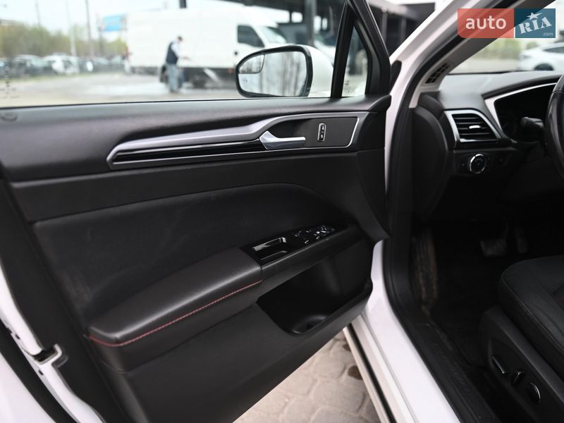 Седан Ford Fusion 2013 в Львові