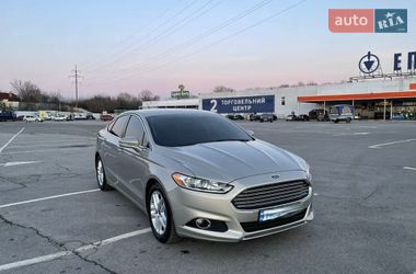 Седан Ford Fusion 2015 в Ужгороді