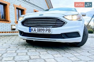 Седан Ford Fusion 2017 в Бурині