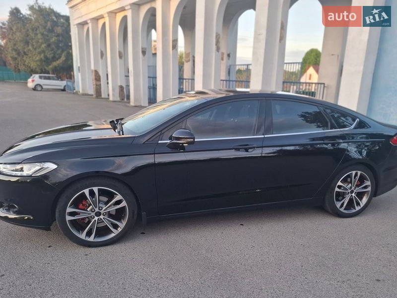 Седан Ford Fusion 2015 в Ужгороді