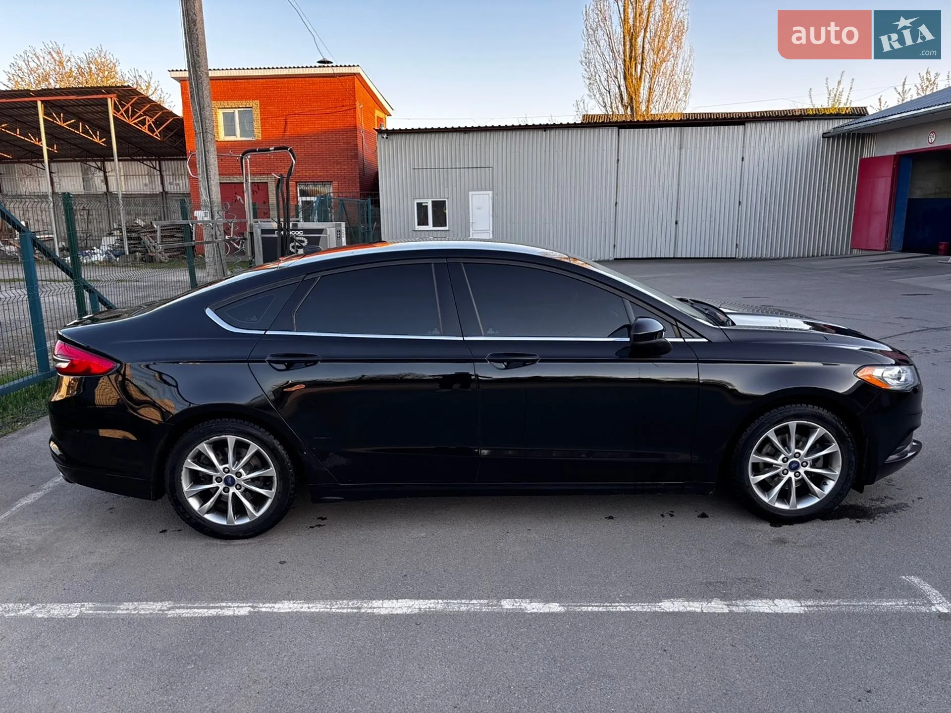Ford Fusion 2017 VIN 3FA6P0H7XHR374950 фото оголошення 4 з 13