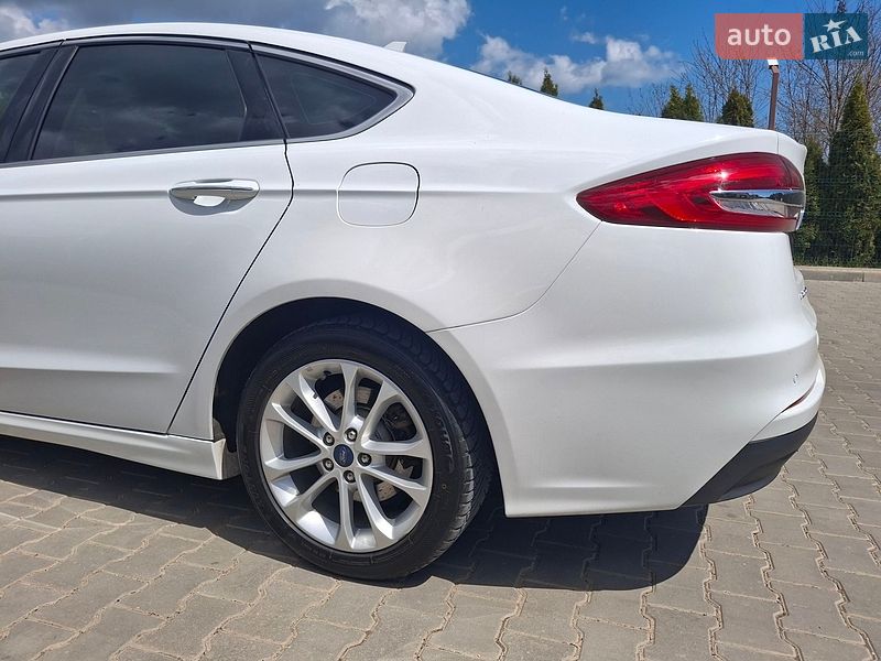 Седан Ford Fusion 2019 в Одесі