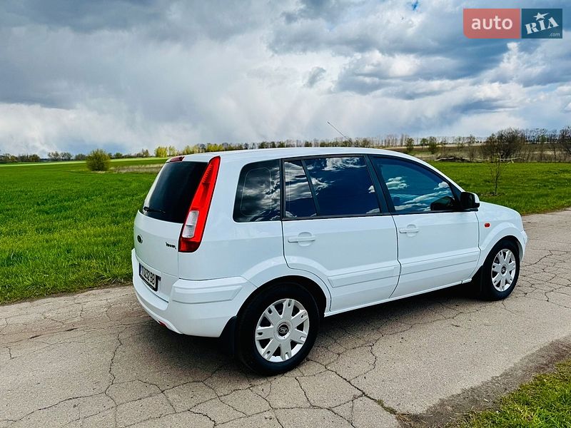 Хэтчбек Ford Fusion 2010 в Ромнах