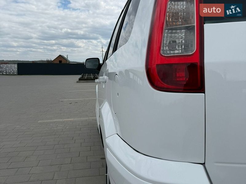 Хетчбек Ford Fusion 2011 в Кам'янець-Подільському