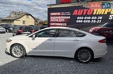Седан Ford Fusion 2012 в Стрию