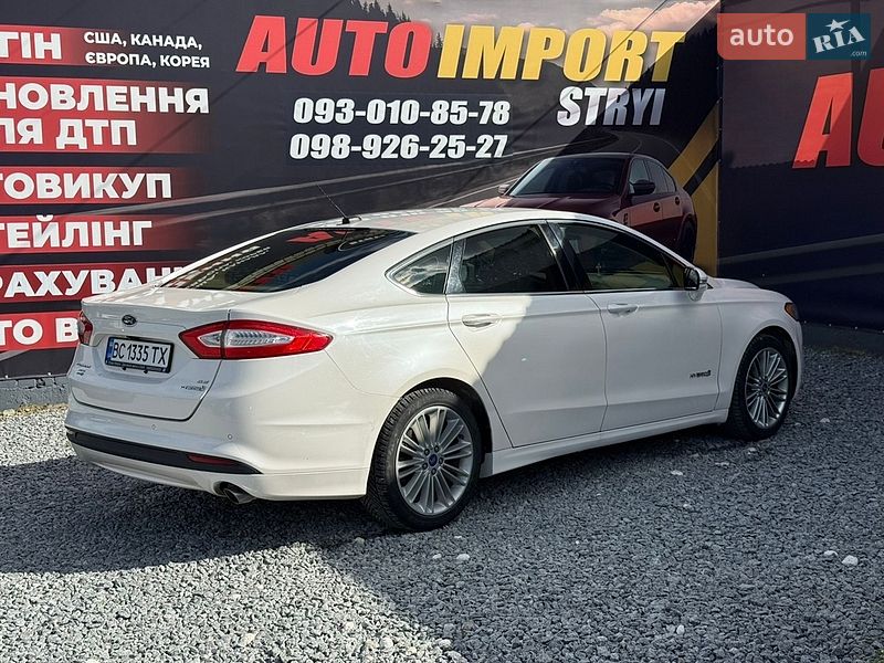 Седан Ford Fusion 2012 в Стрию