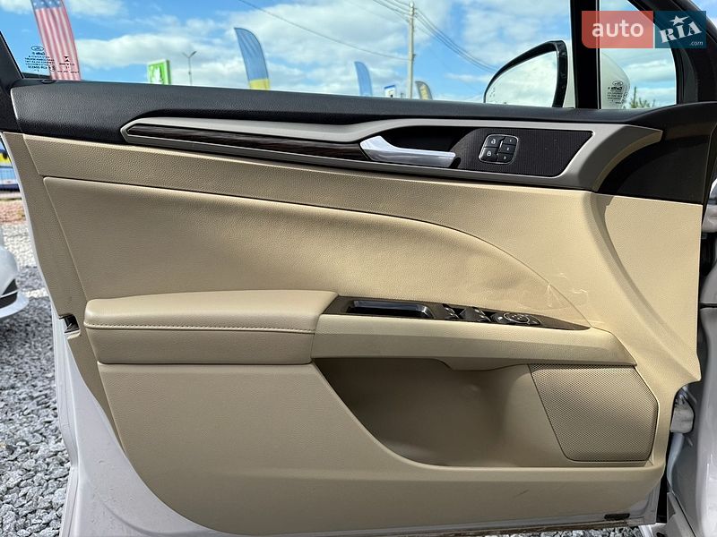 Седан Ford Fusion 2012 в Стрию