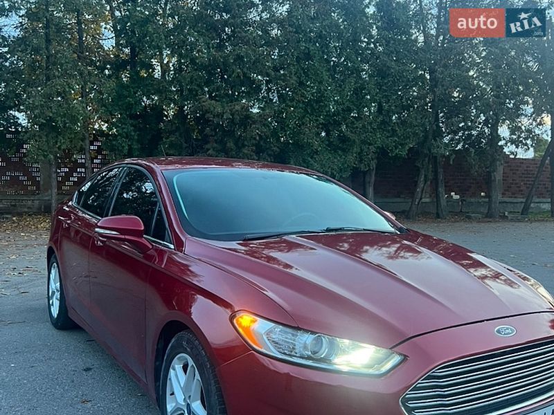 Седан Ford Fusion 2015 в Ужгороді