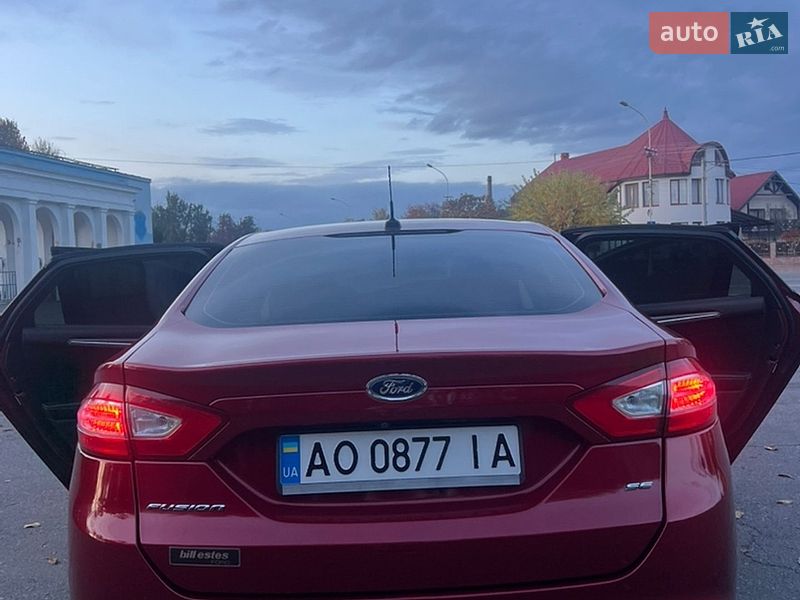 Седан Ford Fusion 2015 в Ужгороді