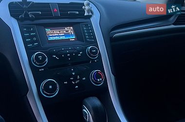 Седан Ford Fusion 2015 в Ужгороді