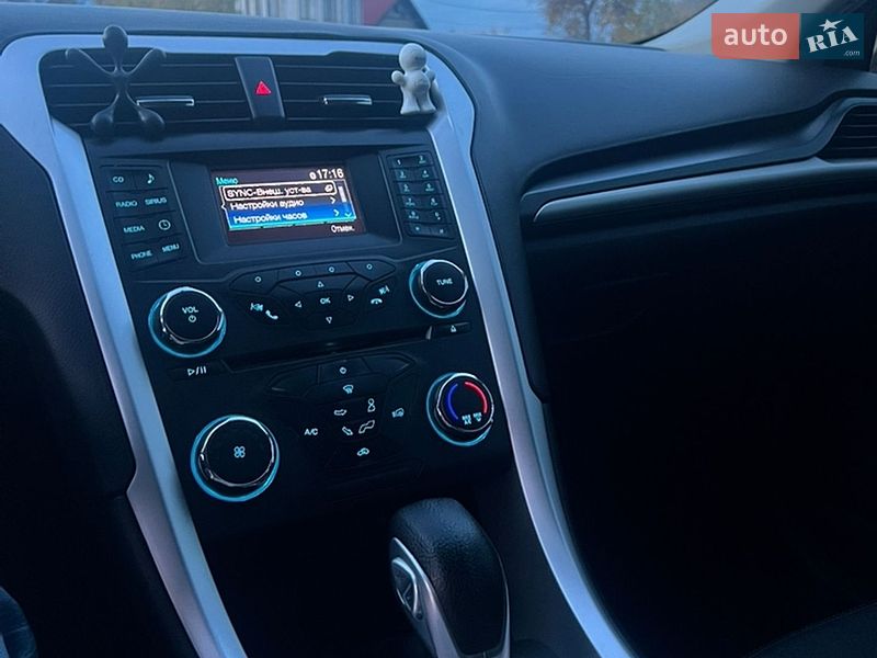 Седан Ford Fusion 2015 в Ужгороді